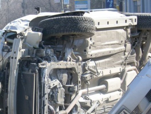 S-a răsturnat cu maşina, la intersecţia DN 22 cu un drum judeţean